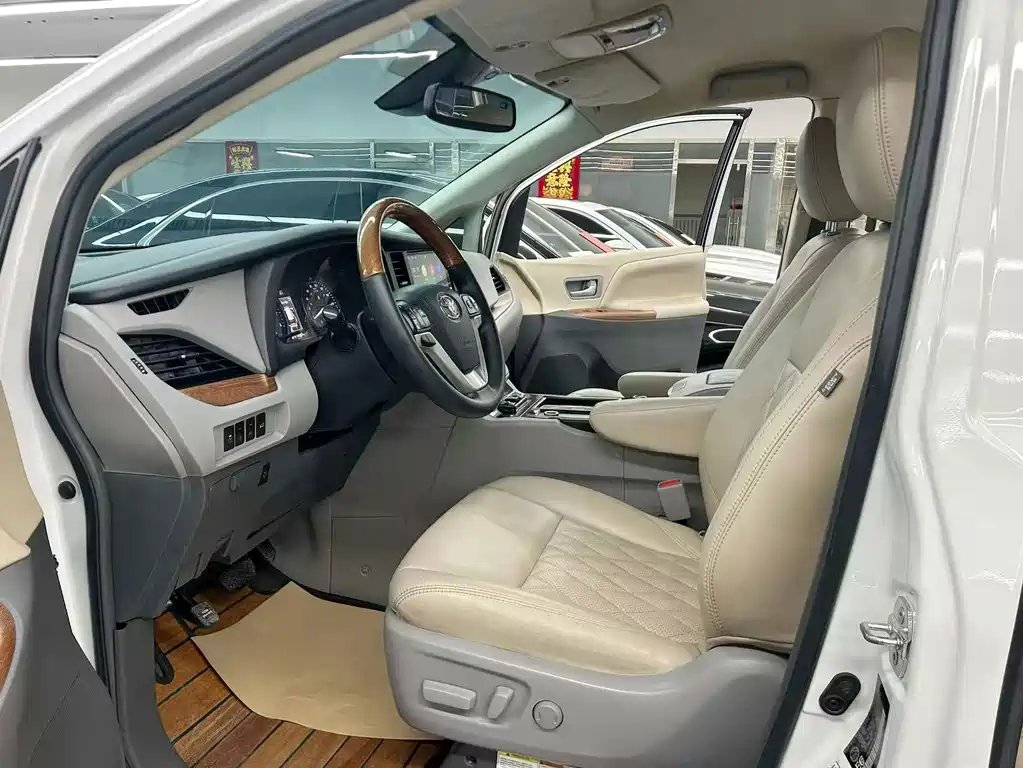 Toyota Sienna — миниатюра 7