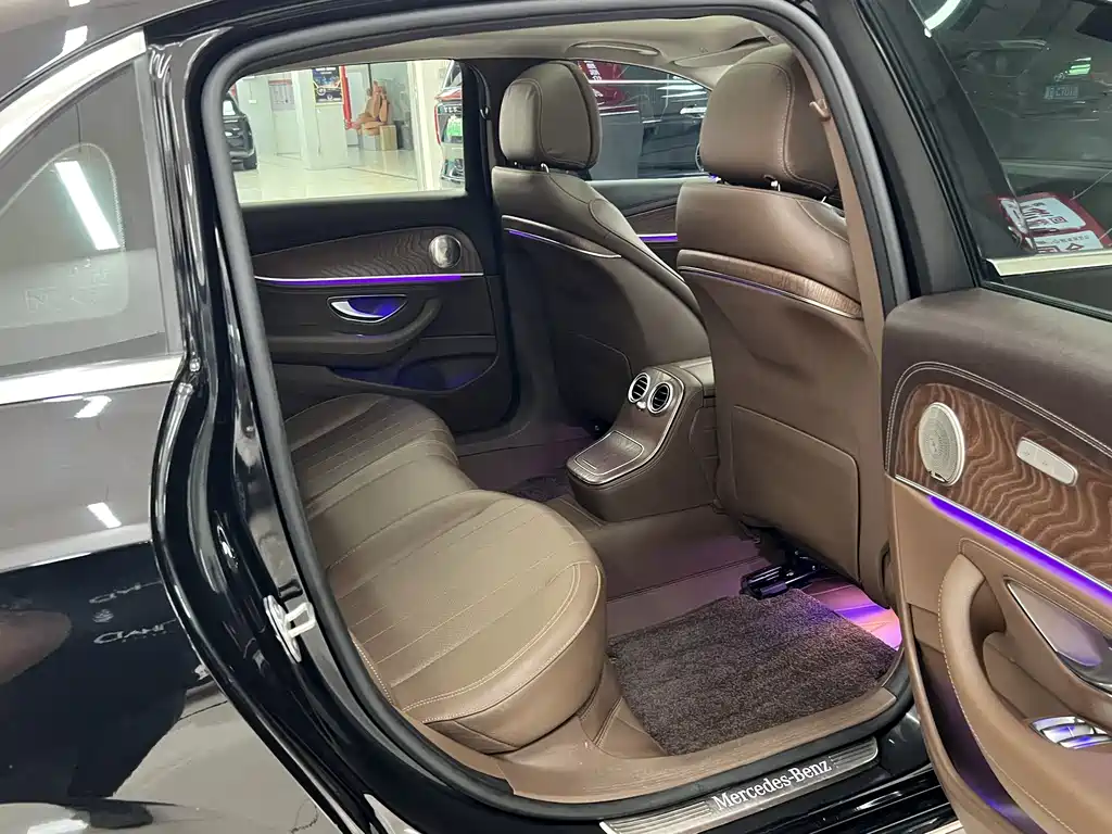 Mercedes-Benz E-Class — миниатюра 10