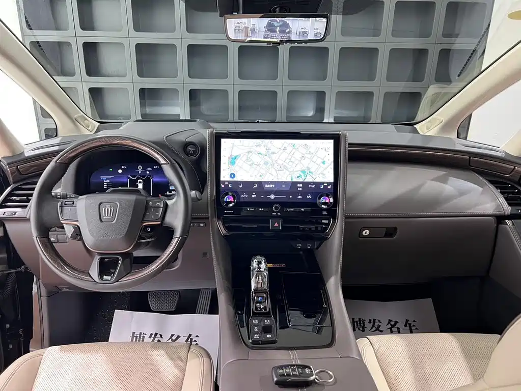 Toyota Vellfire — миниатюра 26