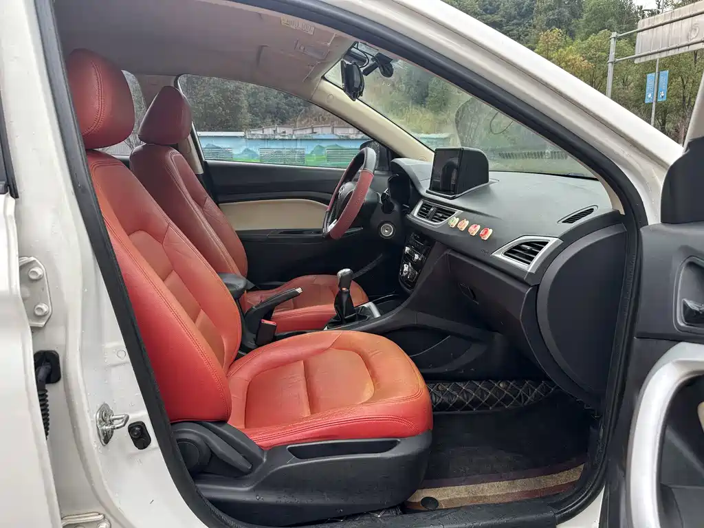Changan V7 — миниатюра 10