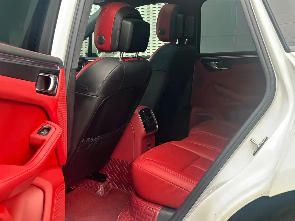 Porsche Macan — миниатюра 10