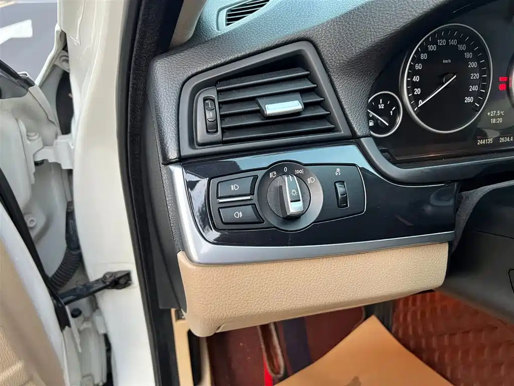 BMW 5 Series 5 2013 520i Elegant