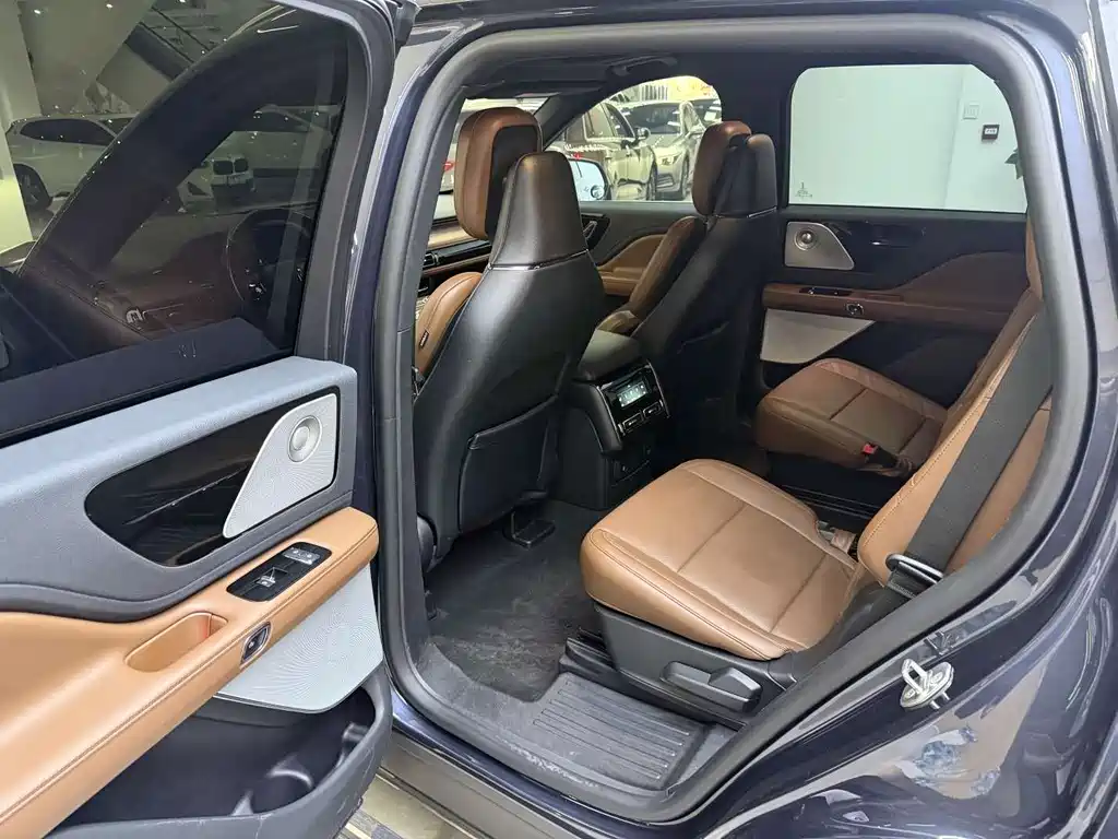 Lincoln Aviator — миниатюра 6