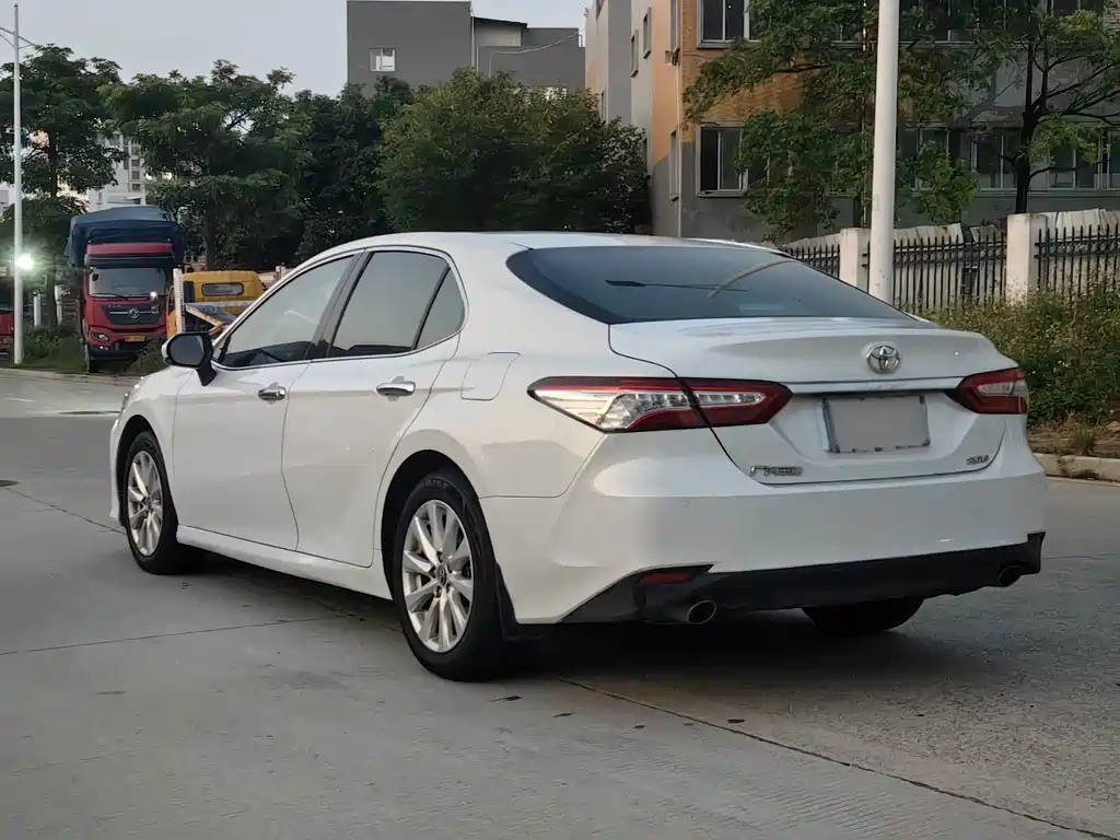 Toyota Camry 2019 2.0G Luxury V