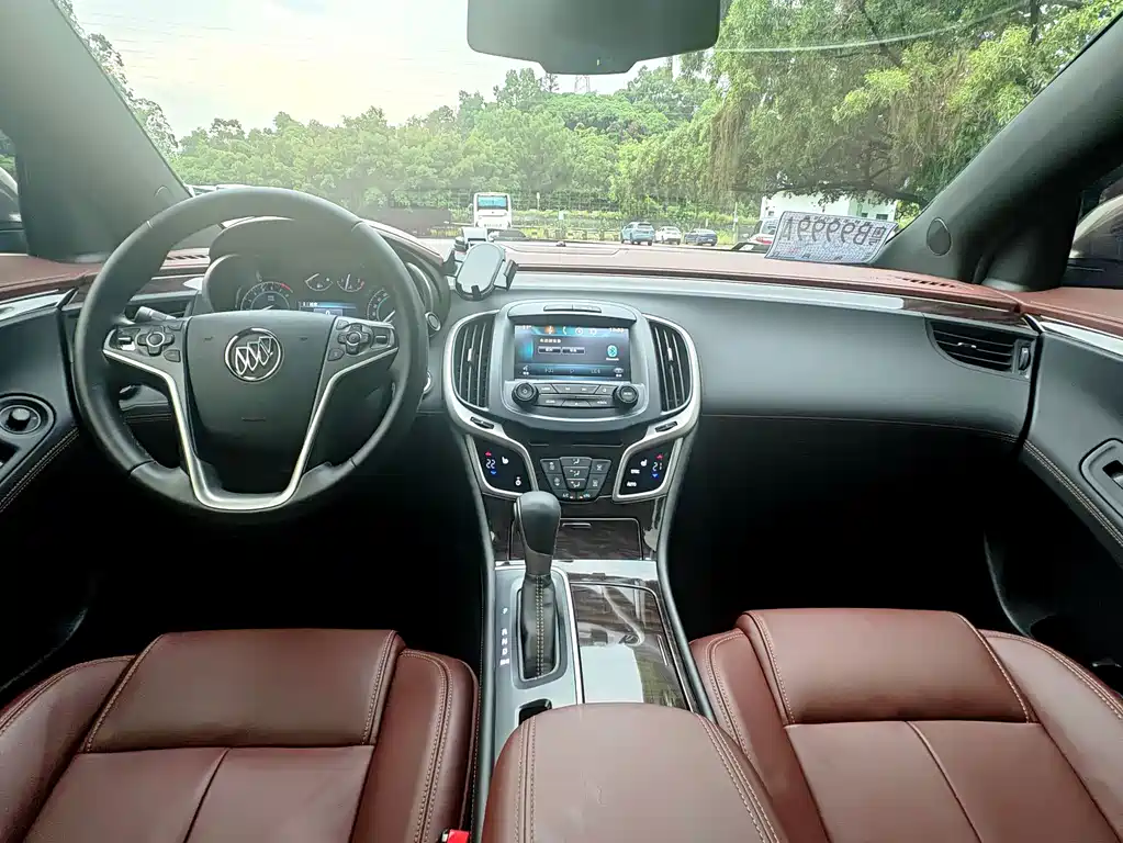 Buick LaCrosse — миниатюра 10