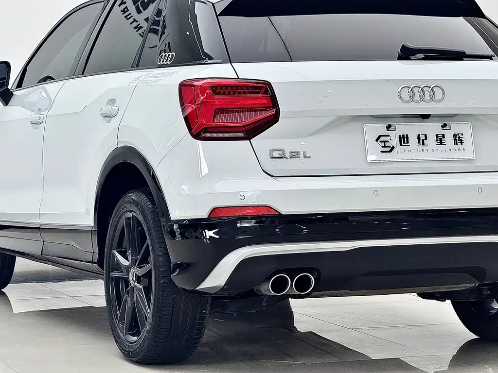 Audi Q2L 2021 35 TFSI Fashion