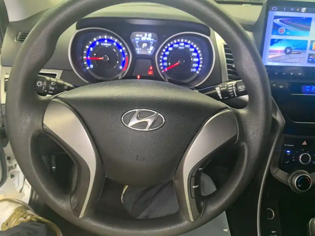 Hyundai Elantra Langdong — миниатюра 11