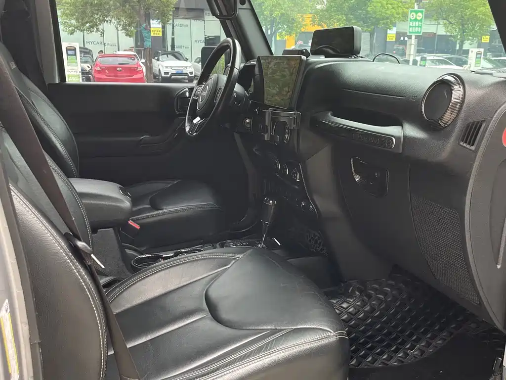 Jeep Wrangler 3.0L Sahara 4-door Comfort Enjoy Edition, фото 7