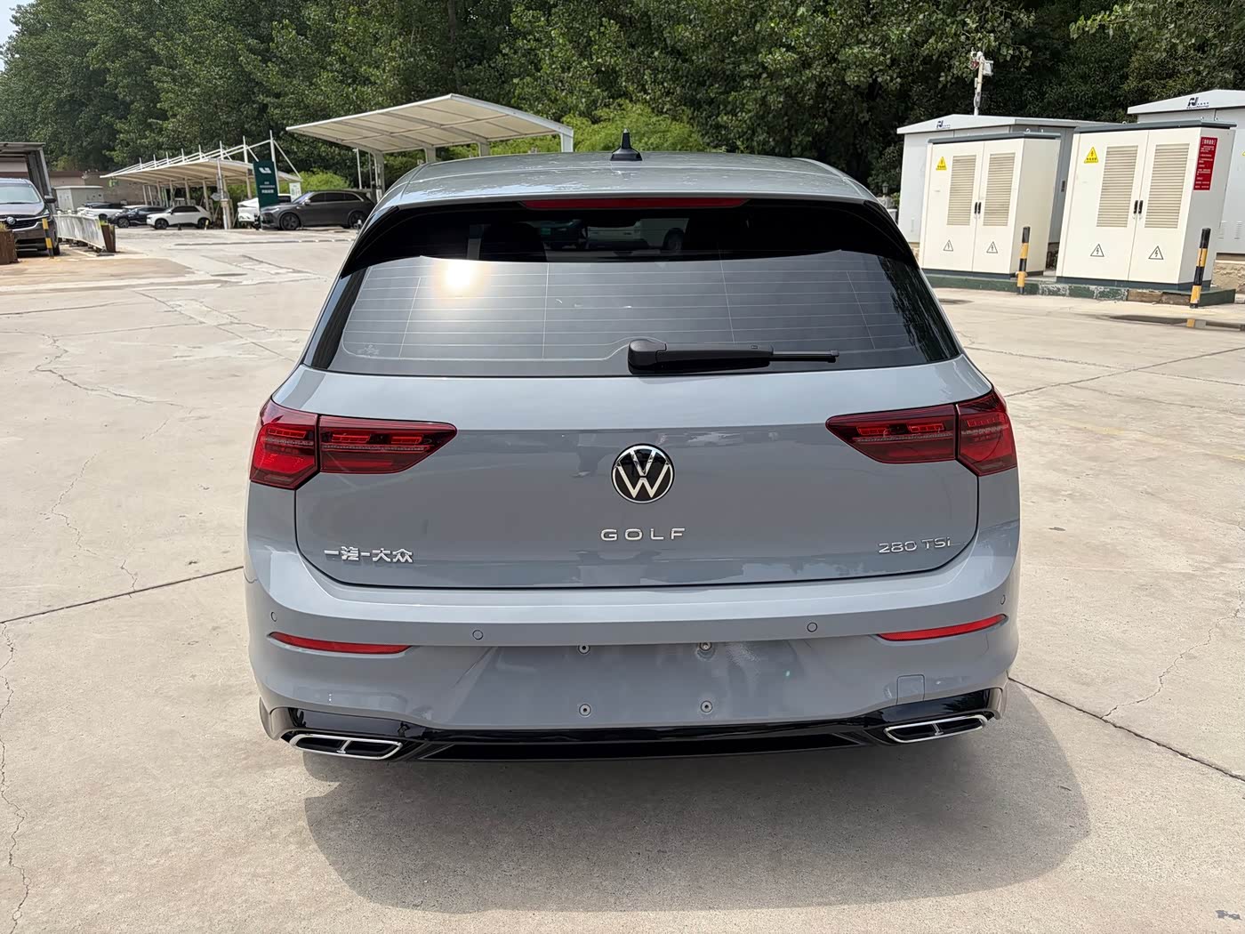 Volkswagen Golf 1.4 л 2023 г. Серебристо-серый, пробег 33000 км