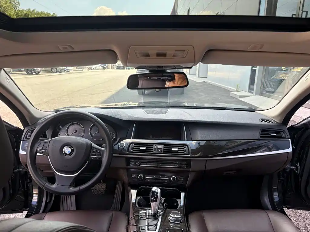 BMW 5 Series — миниатюра 4