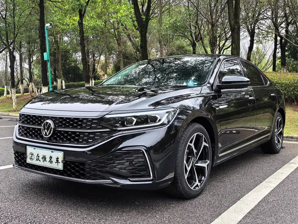 Volkswagen Passat 2023