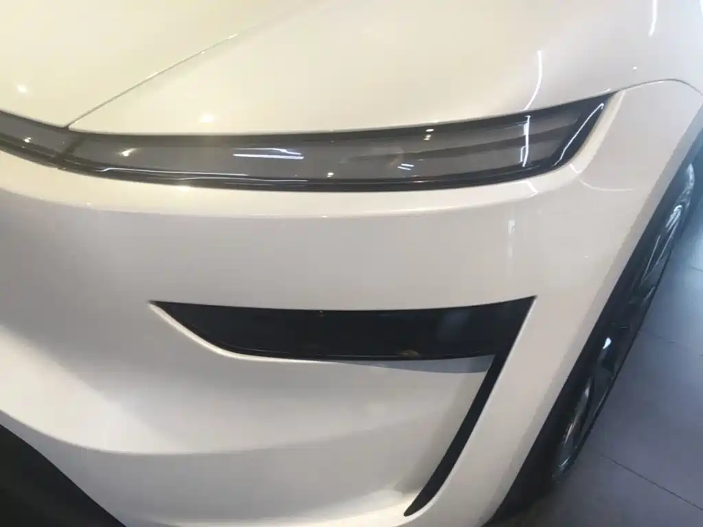 Tesla Model Y L — миниатюра 24