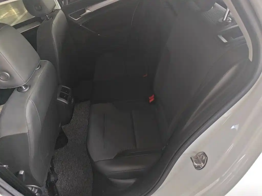 Volkswagen Golf — миниатюра 20