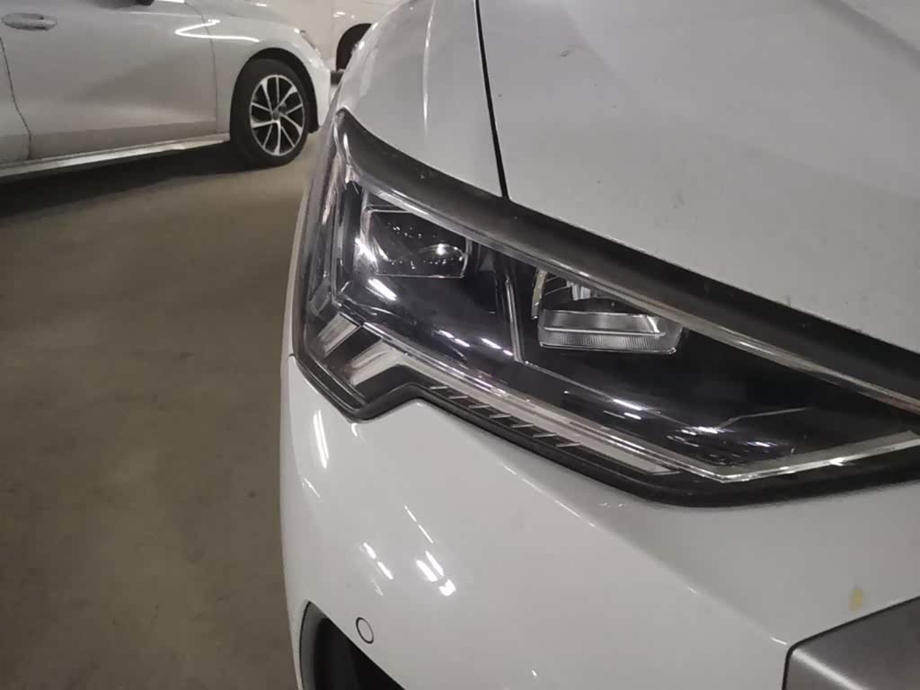 Audi Q3 1.4 л 2023 г. Белый, пробег 34000 км