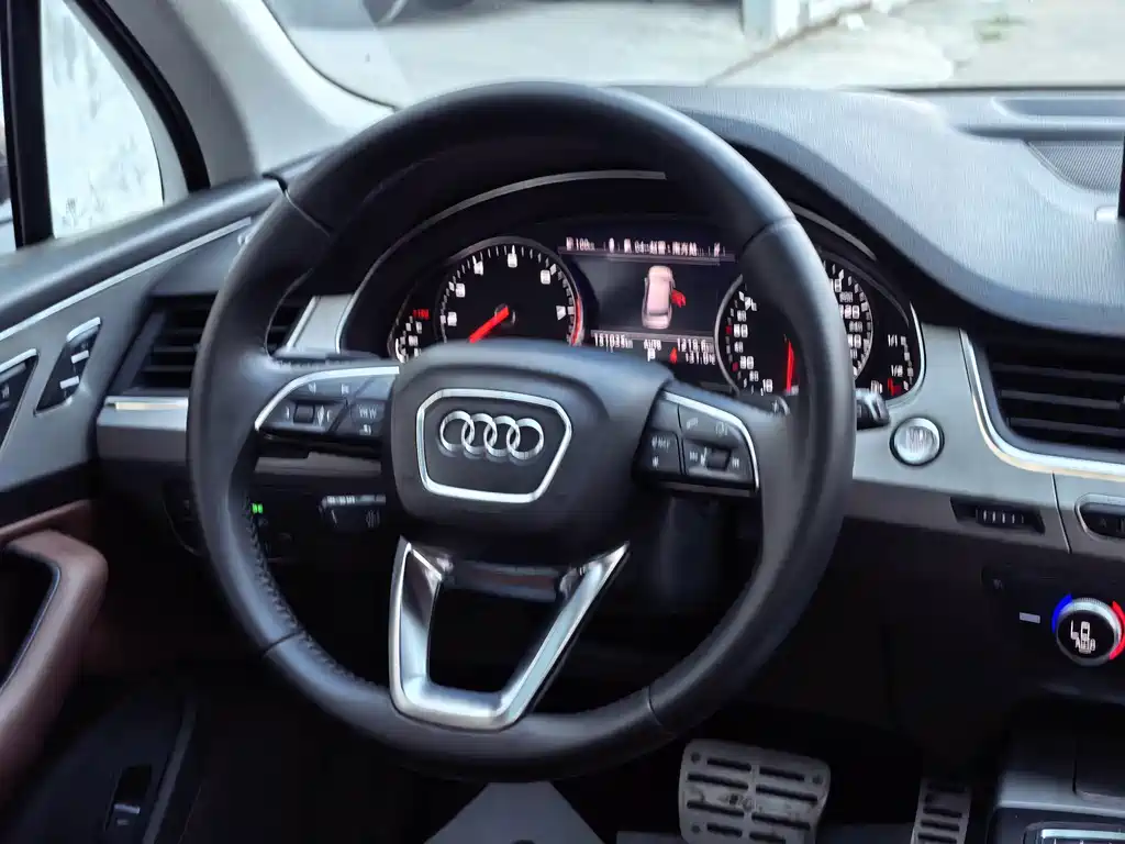 Audi Q7 — миниатюра 12