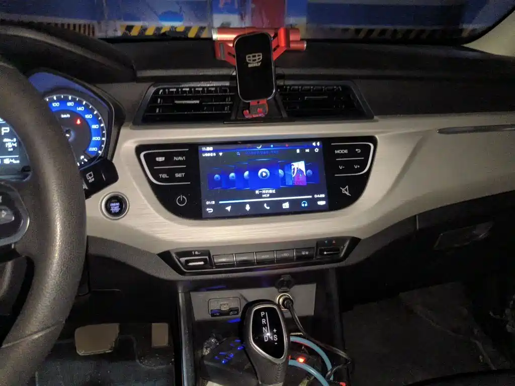 Geely Vision X3 — миниатюра 6