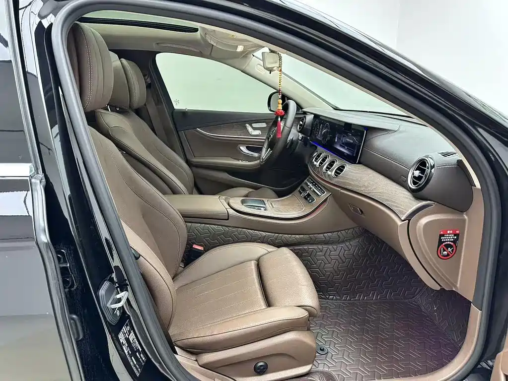 Mercedes-Benz E-Class — миниатюра 13