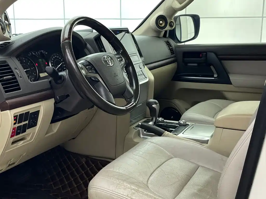 Toyota Land Cruiser — миниатюра 10