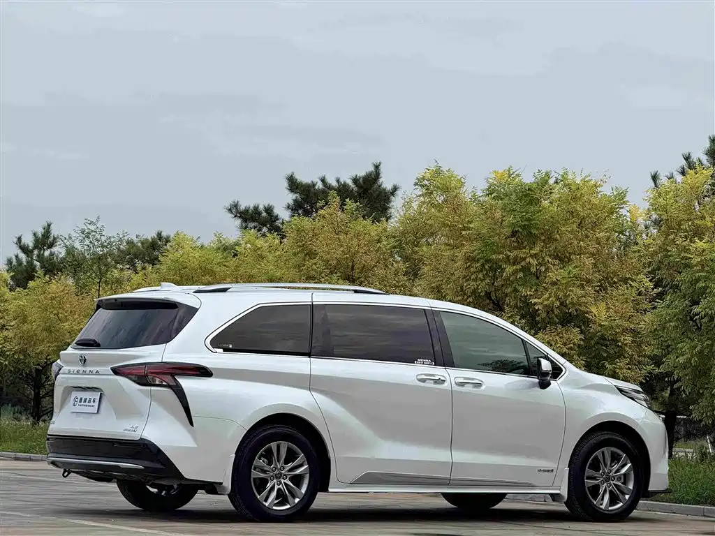 Toyota Sienna — миниатюра 27