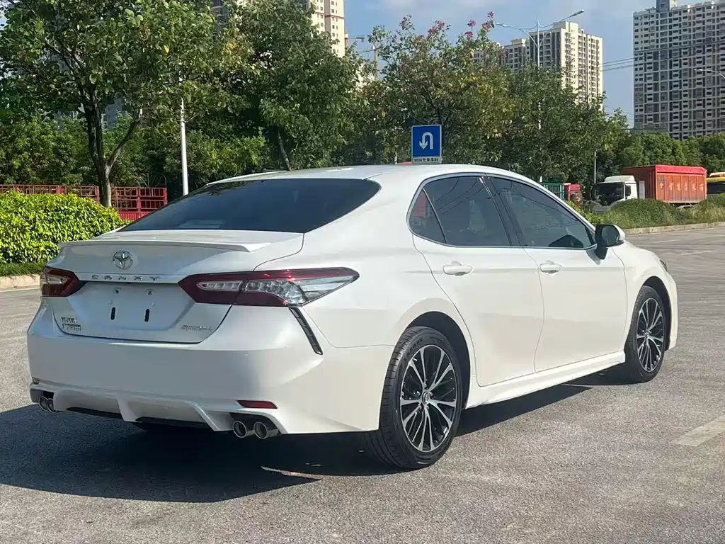 Toyota Camry — миниатюра 9