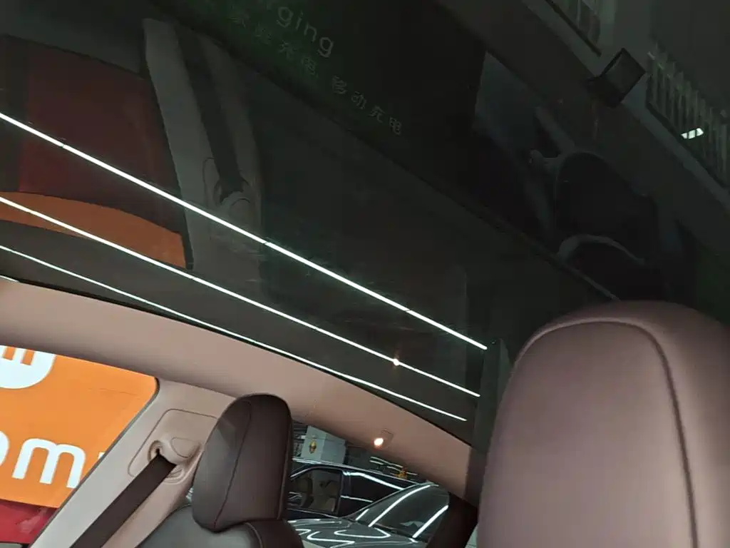 Tesla Model Y — миниатюра 18