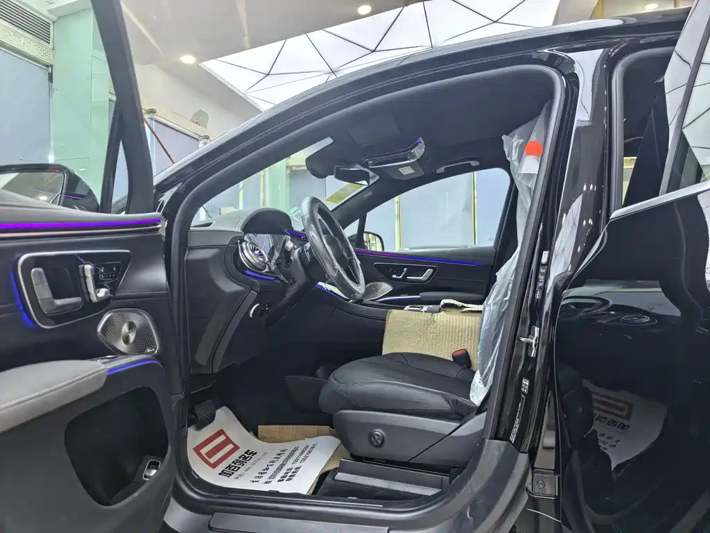 Mercedes-Benz EQS SUV — миниатюра 10
