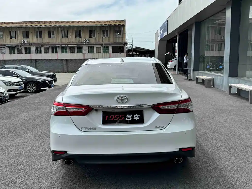 Toyota Camry — миниатюра 8