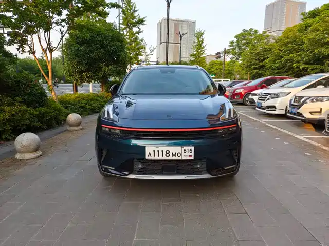 2021 Lynk & Co 06