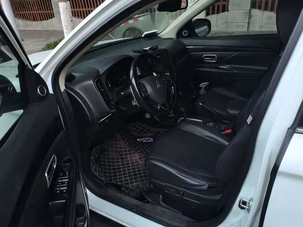 Mitsubishi Outlander — миниатюра 17