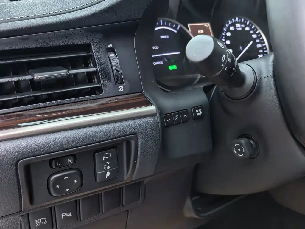 Lexus ES — миниатюра 23