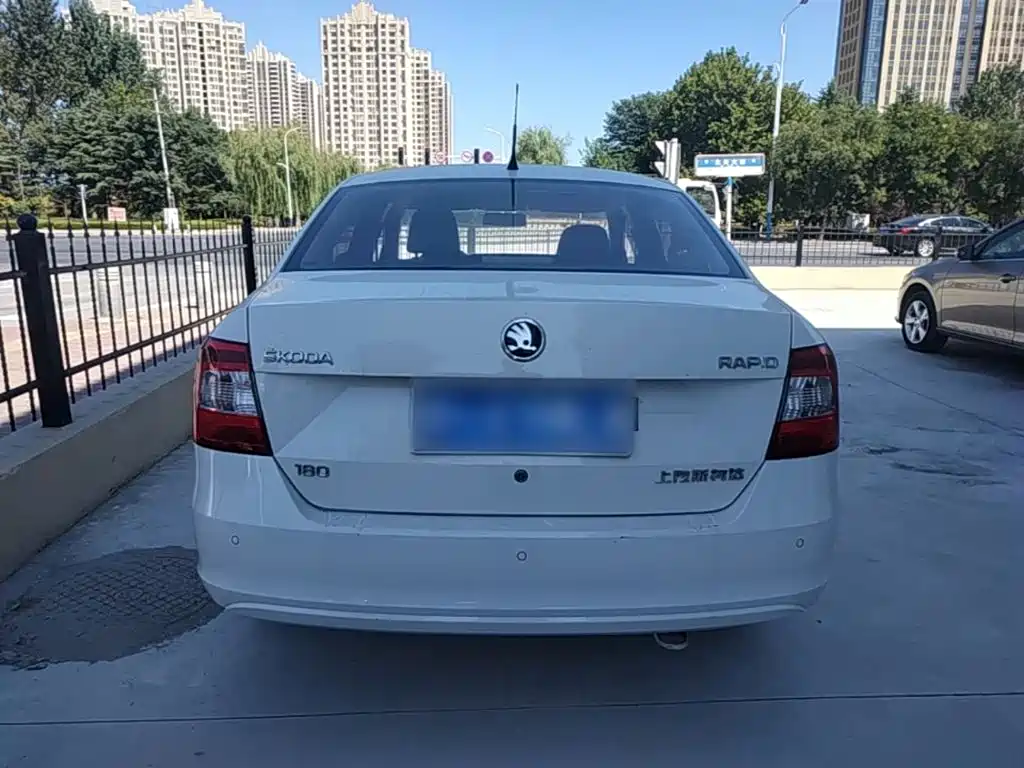 Skoda Rapid — миниатюра 6
