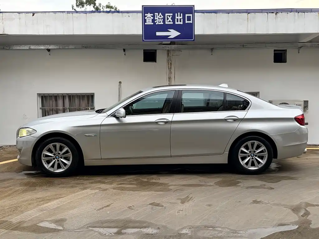BMW 5 Series — миниатюра 5