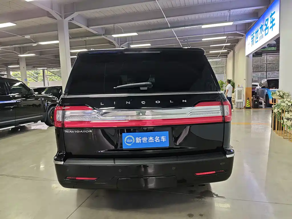 Lincoln Navigator — миниатюра 16