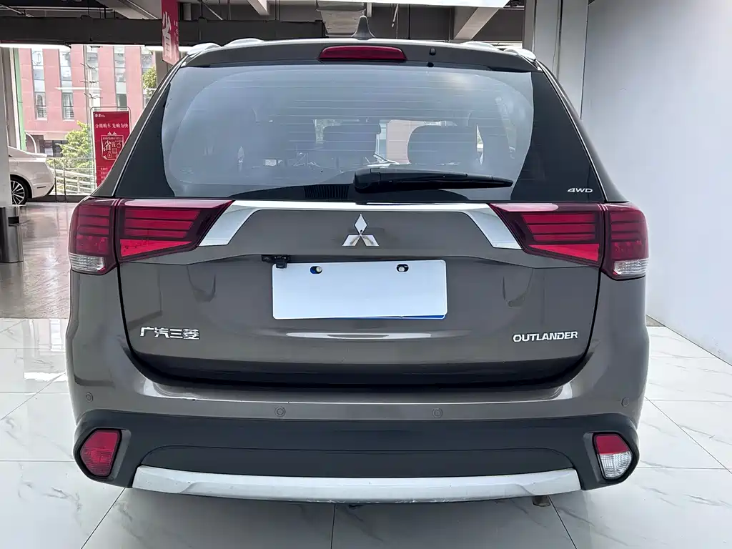 Mitsubishi Outlander — миниатюра 6