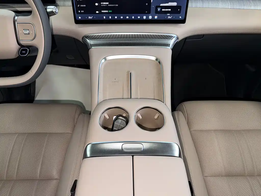 XPeng X9 — миниатюра 12