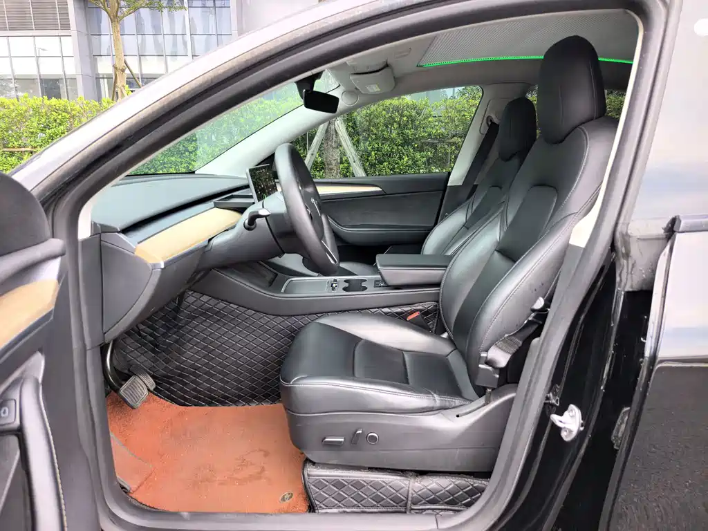 Tesla Model Y — миниатюра 14