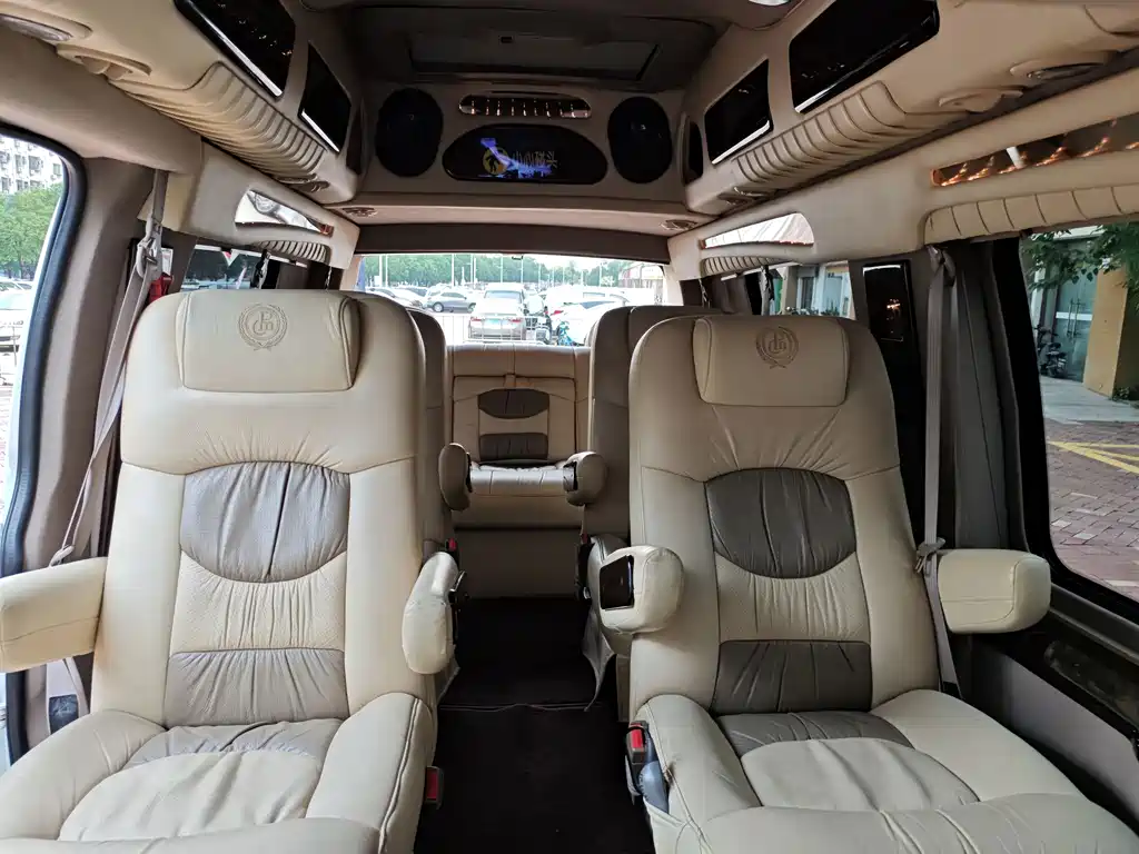 GMC Savana — миниатюра 16