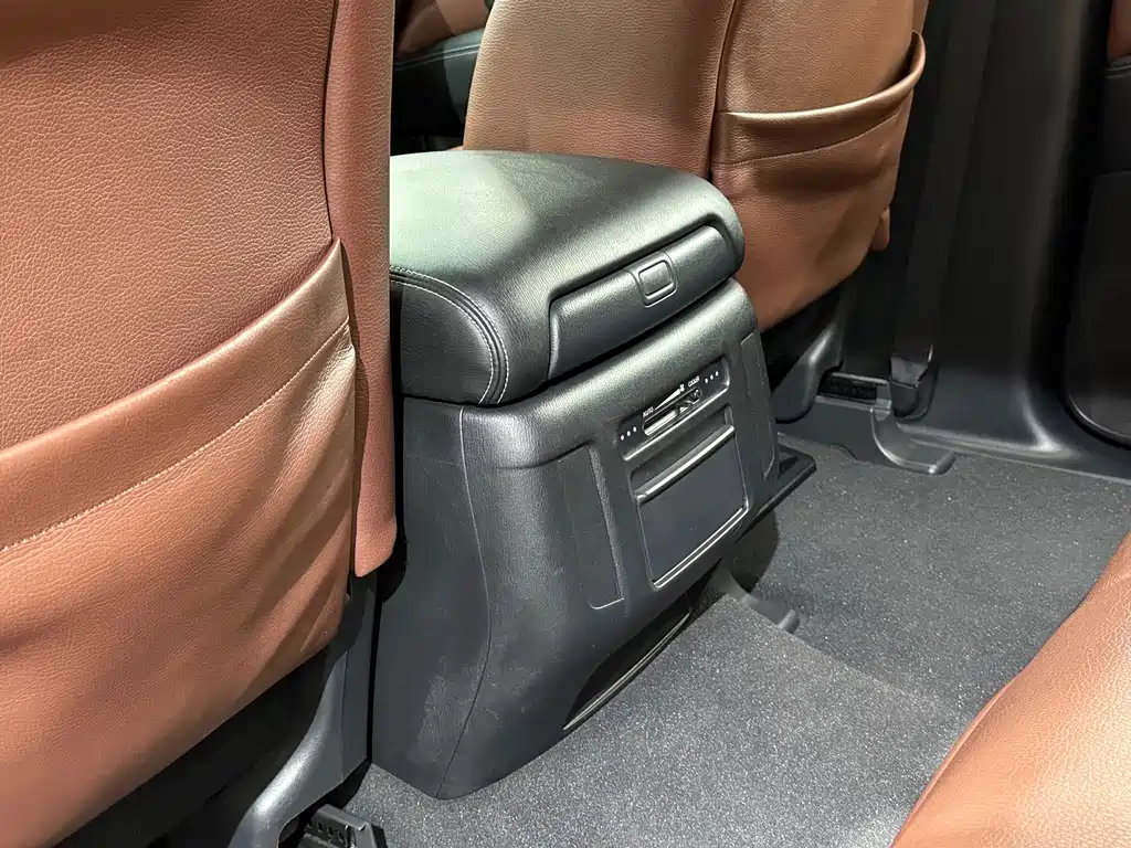 Nissan Patrol — миниатюра 18