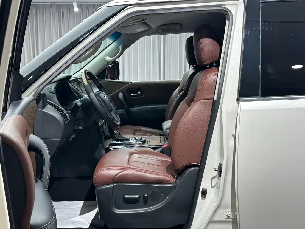 Nissan Patrol — миниатюра 9