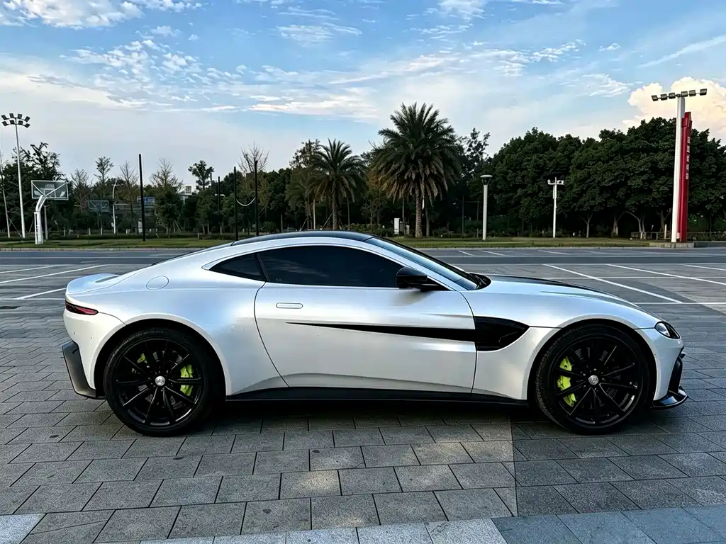 Aston Martin V8 Vantage — миниатюра 4