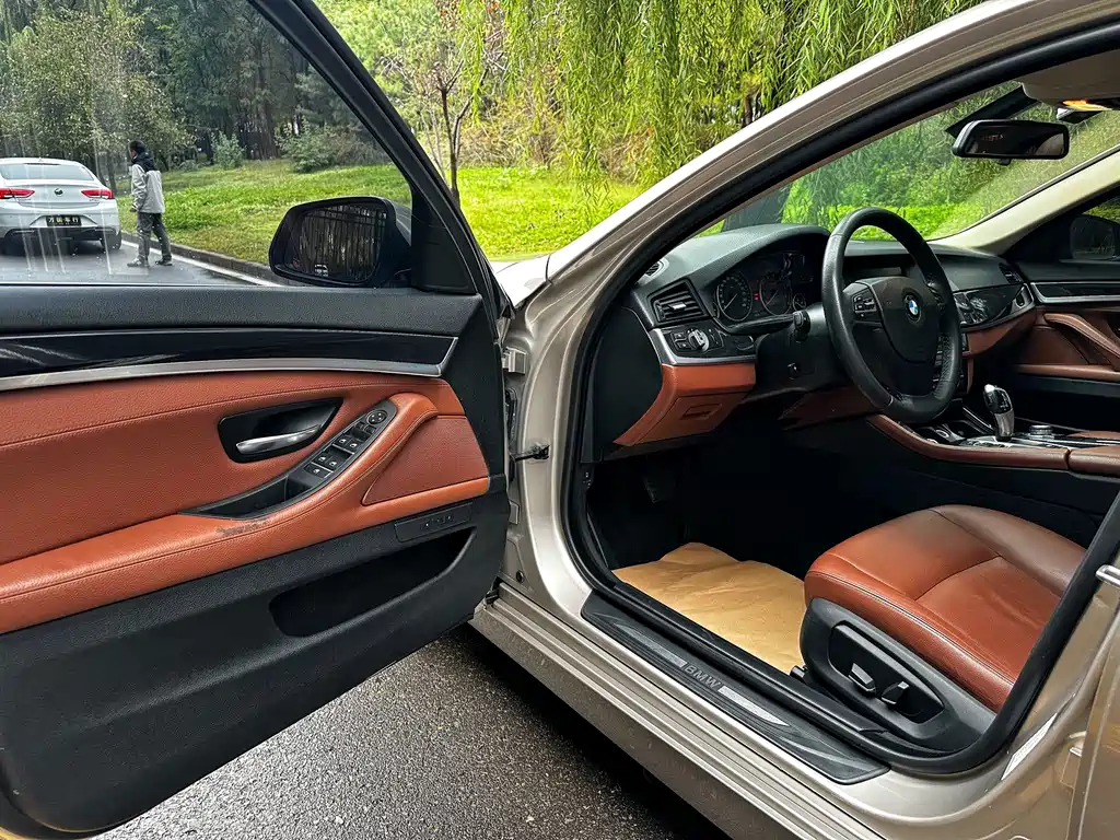 BMW 5 Series — миниатюра 6