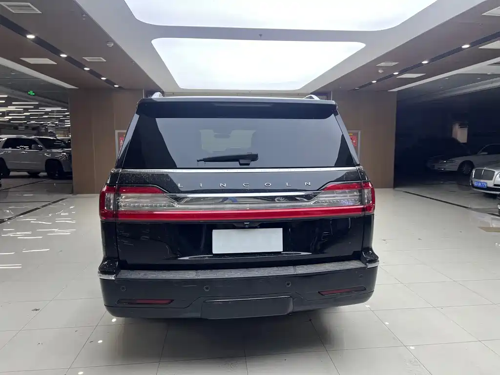 Lincoln Navigator — миниатюра 11