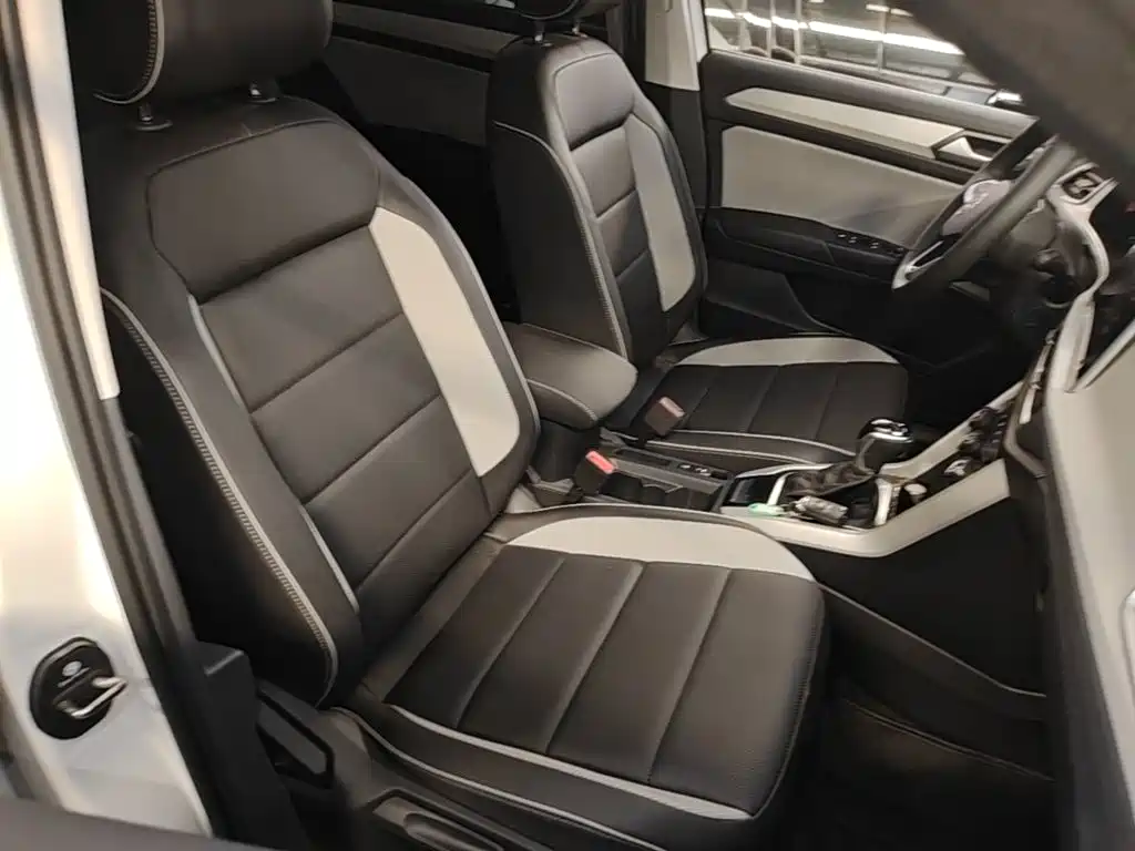 Volkswagen T-Roc — миниатюра 25