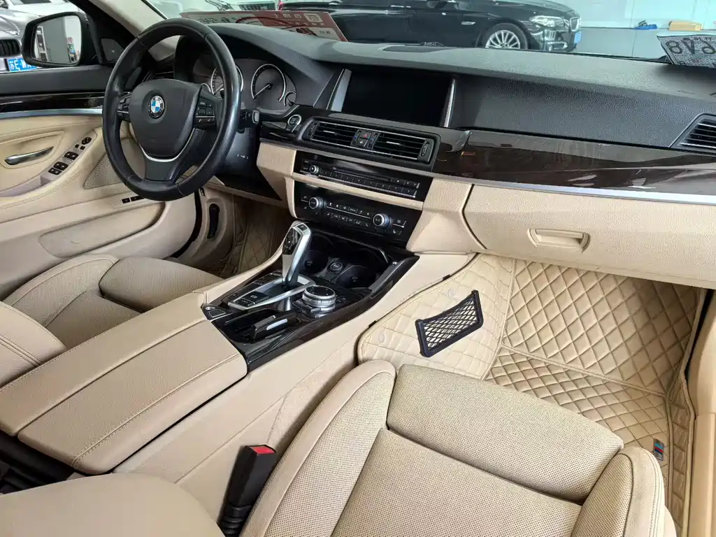 BMW 5 Series — миниатюра 6