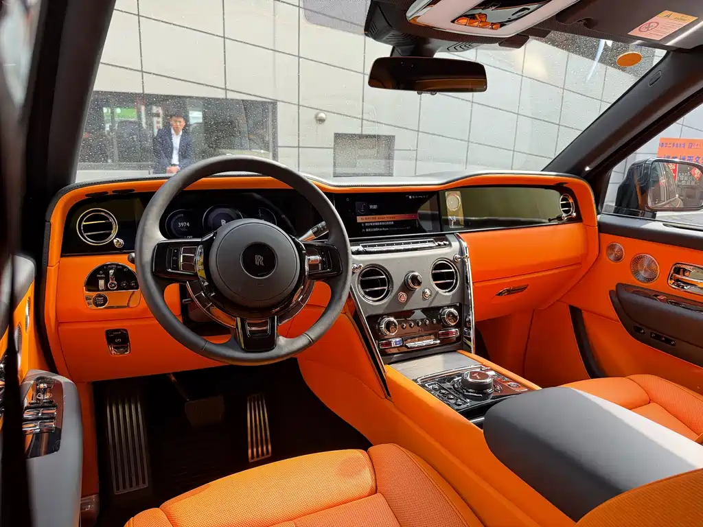 Rolls-Royce Cullinan — миниатюра 11