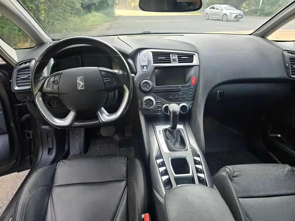 DS 5 1.6T Luxury Edition THP160, фото 4