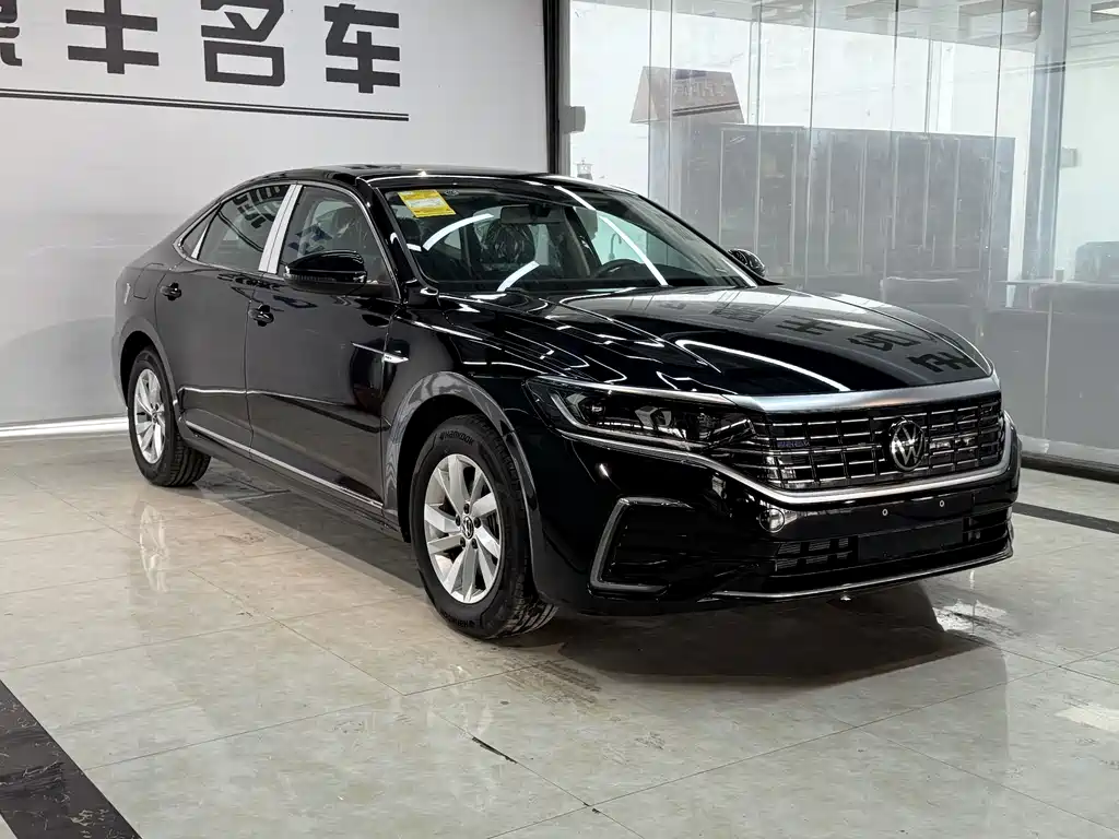 Volkswagen Passat 2025 430PHEV