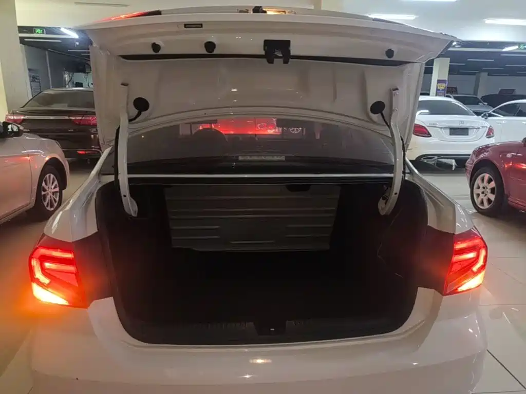 Volkswagen Jetta — миниатюра 19