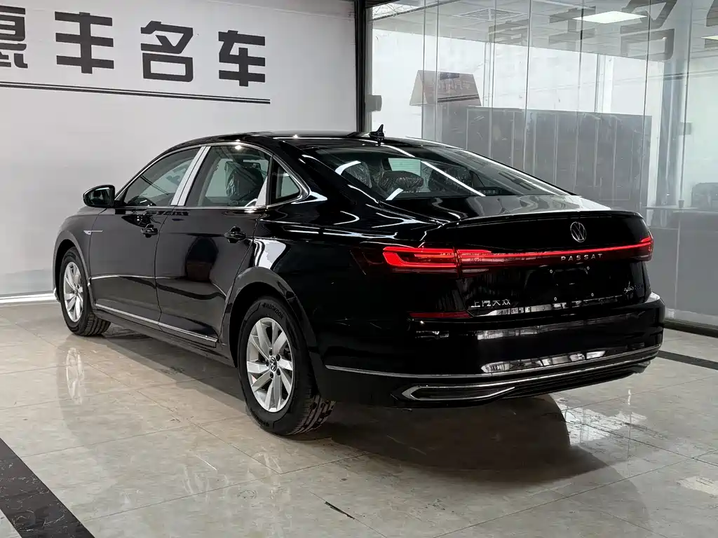Volkswagen Passat 2025 430PHEV