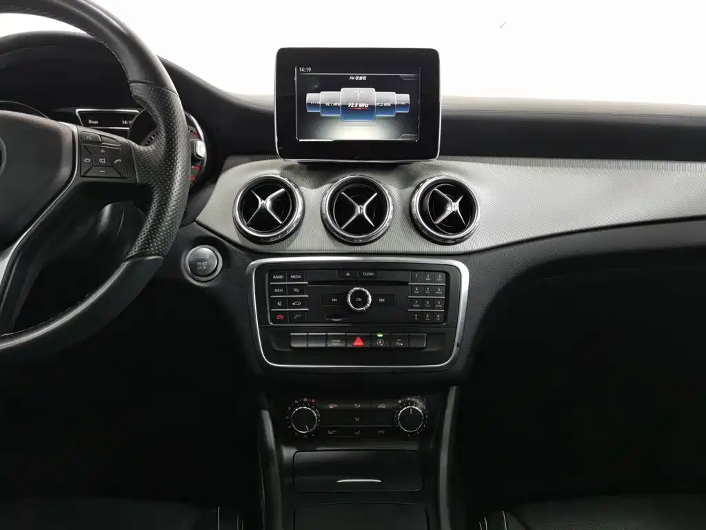 Mercedes-Benz GLA — миниатюра 12